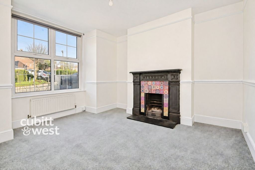 Property photo 2 of 14 F98733Cb-File_000...