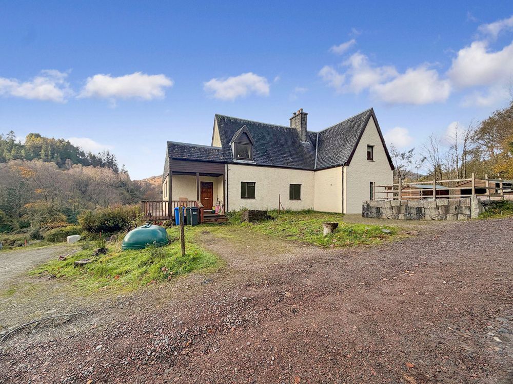 Property photo 2 of 28