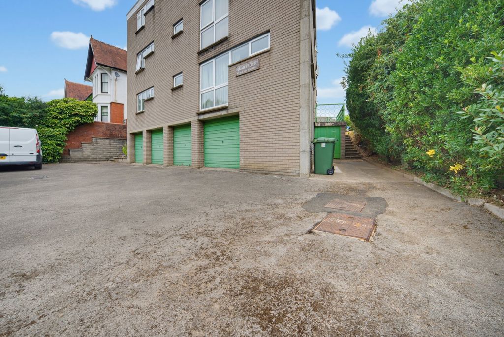 Property photo 2 of 20