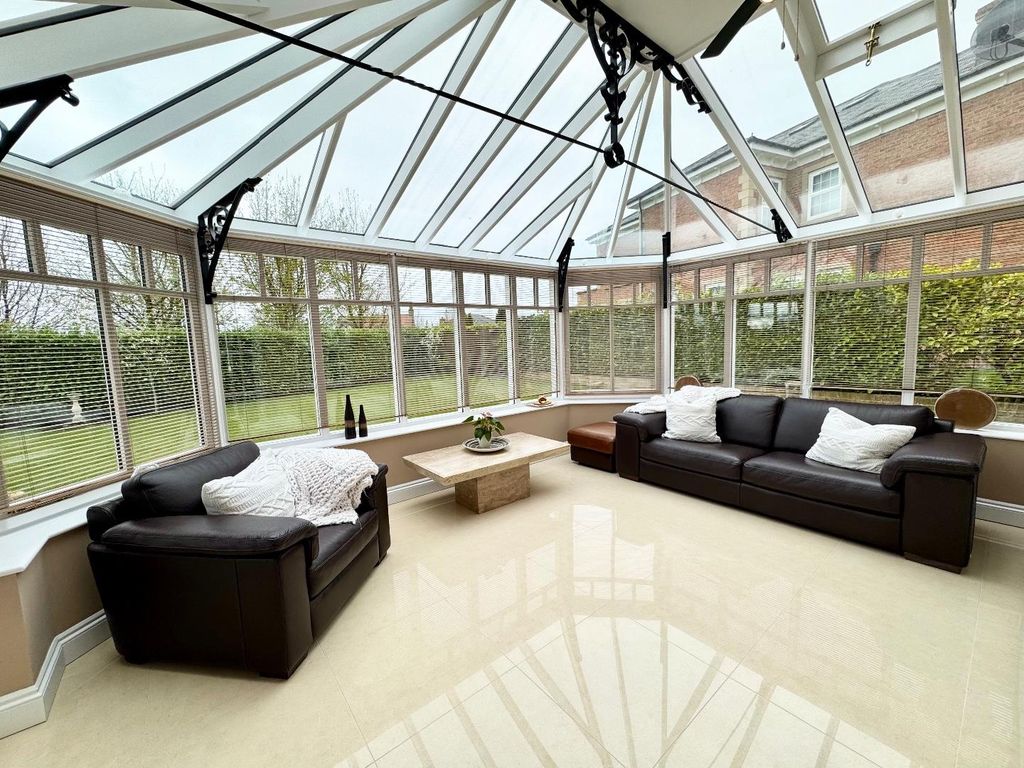 Property photo 3 of 42 Summer Room
