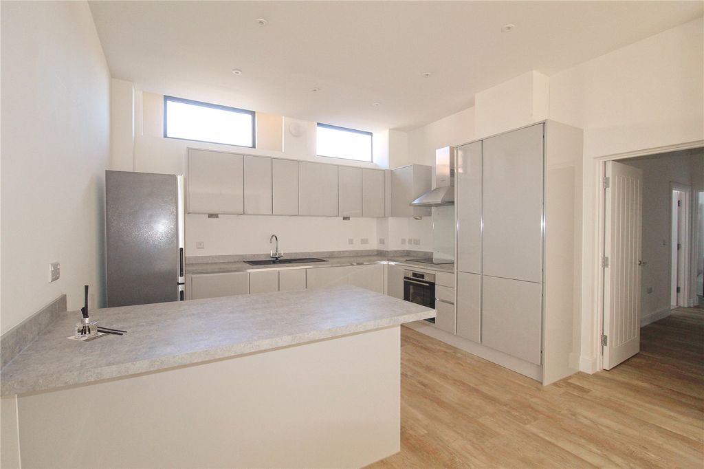 Property photo 2 of 27 Picture No. 10