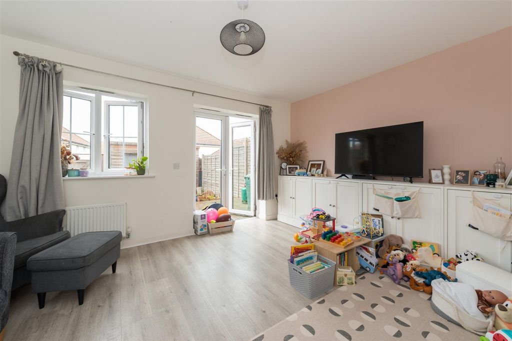 Property photo 2 of 11