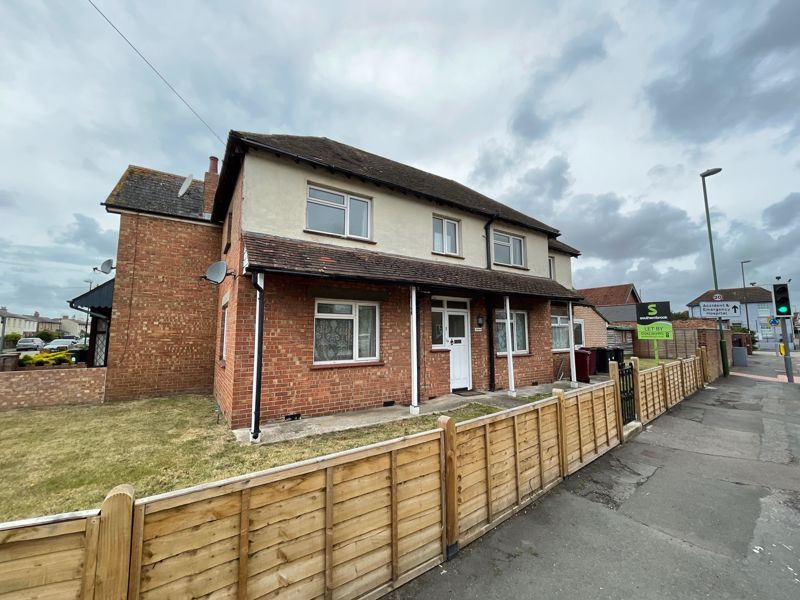 Property photo 1 of 8 Photo 3