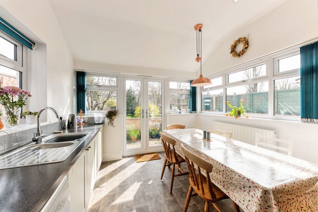 Property photo 2 of 12 Photo