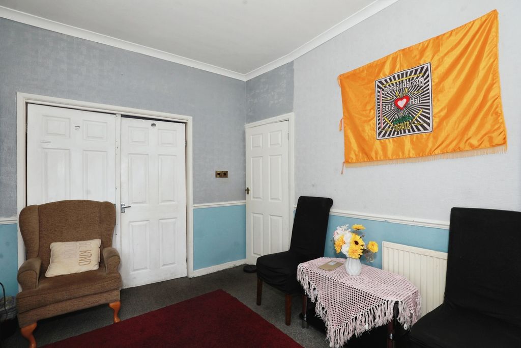 Property photo 3 of 11 Pbox-Img.Jpg