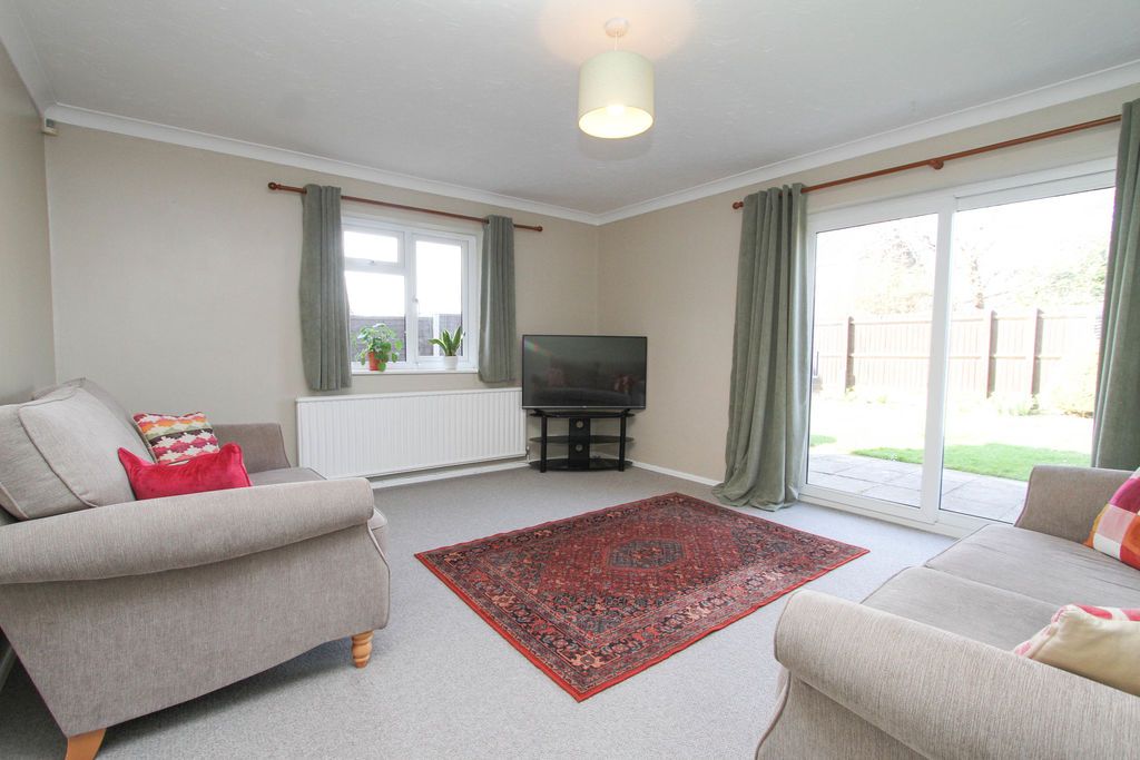 Property photo 2 of 16 Sitting Room