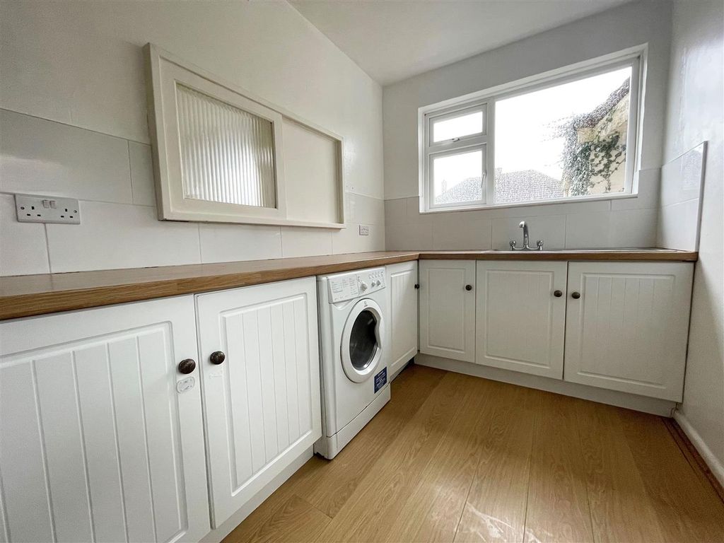 Property photo 2 of 10 Kitchen.Jpg