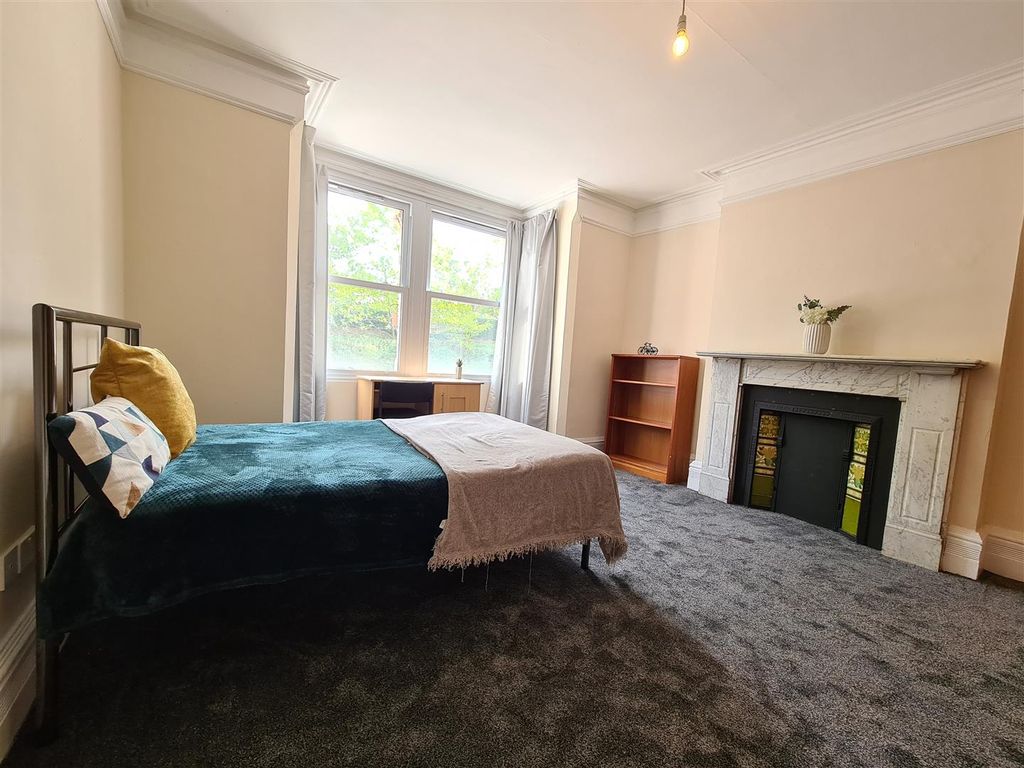 Property photo 1 of 33 Room 1