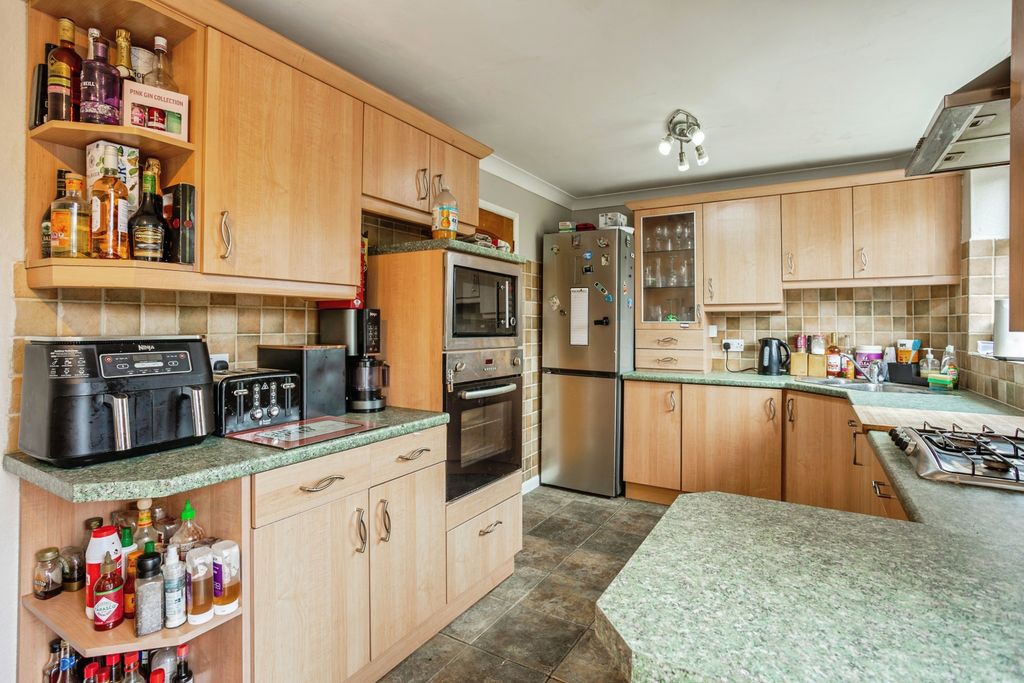 Property photo 2 of 30