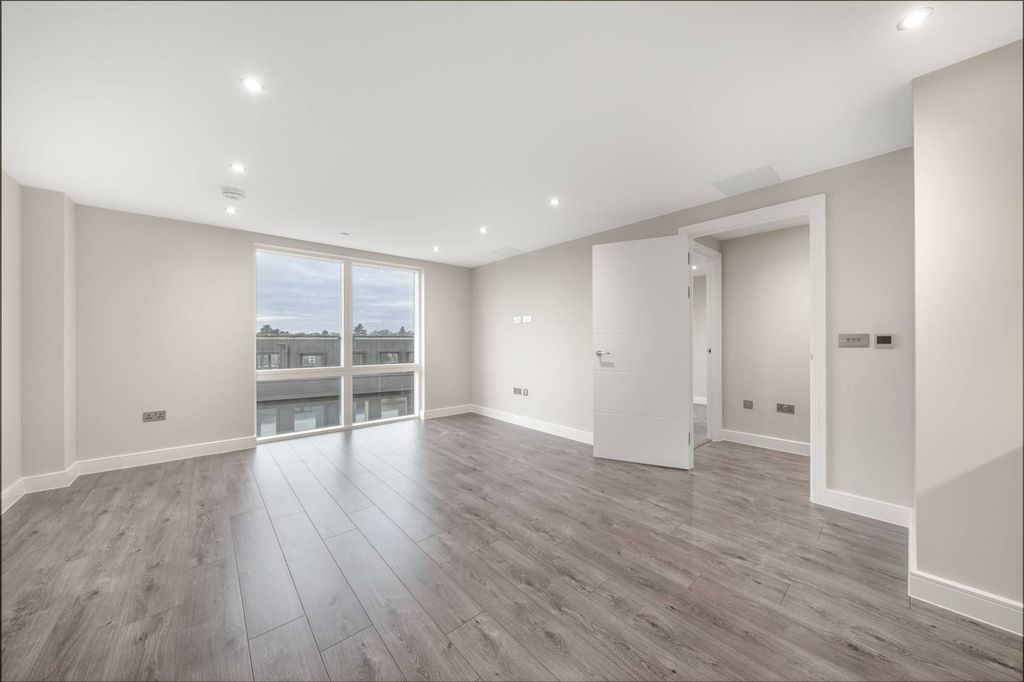 Property photo 2 of 25