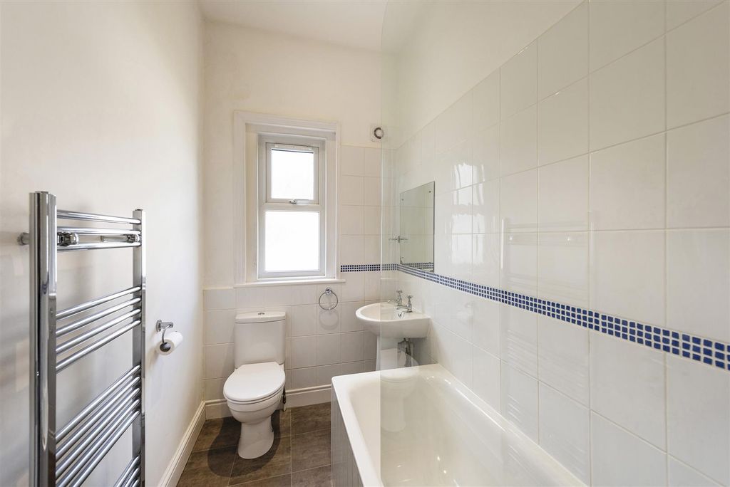 Property photo 3 of 5 Flat 3, 3 Park Rd, Tn4 9Jn 003.Jpg
