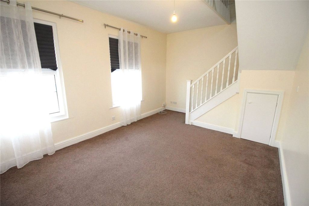 Property photo 2 of 7 Lounge