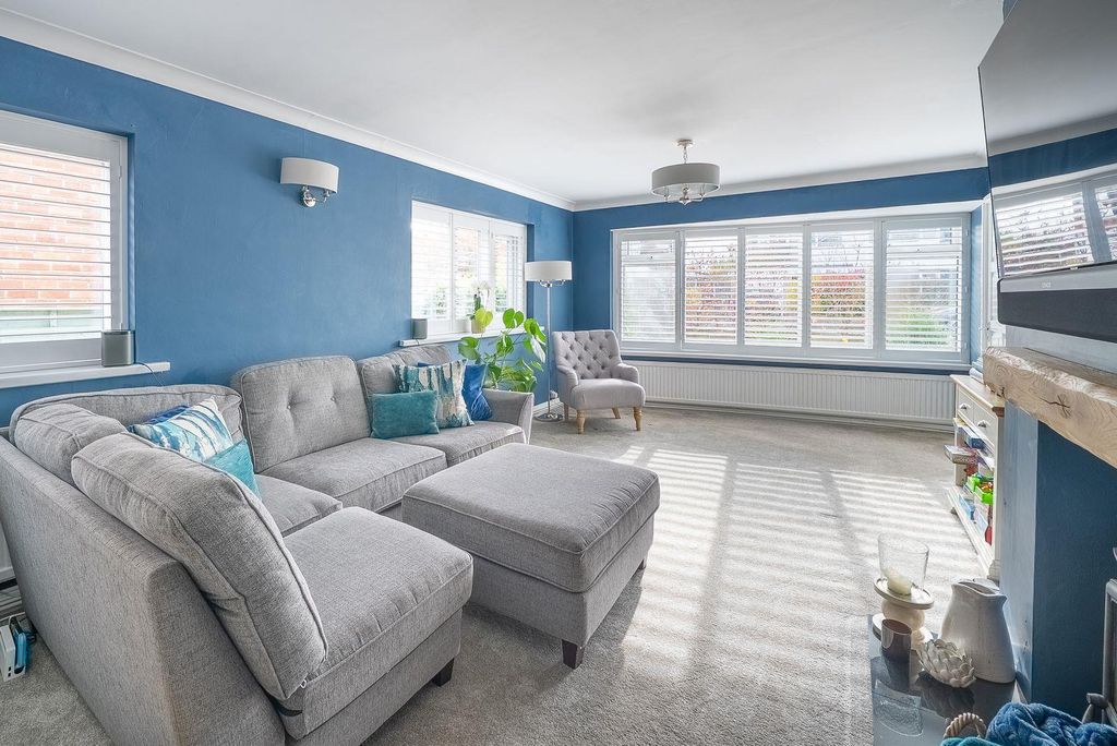 Property photo 3 of 21 Living Room