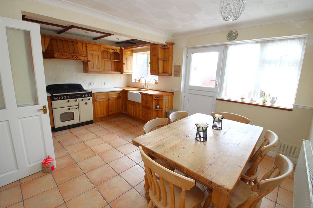 Property photo 2 of 20 Picture No. 13