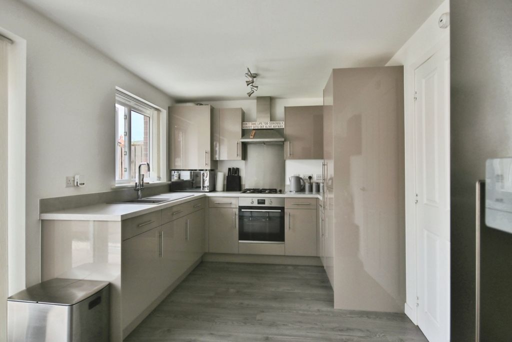 Property photo 2 of 13 4323514