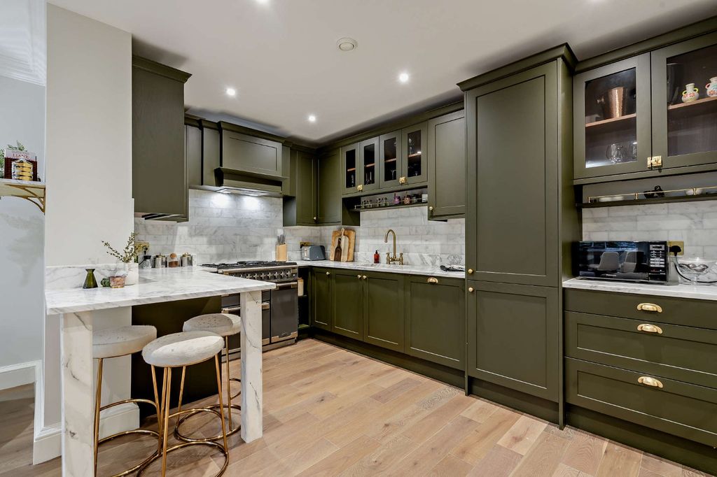 Property photo 3 of 41 Ample Storage