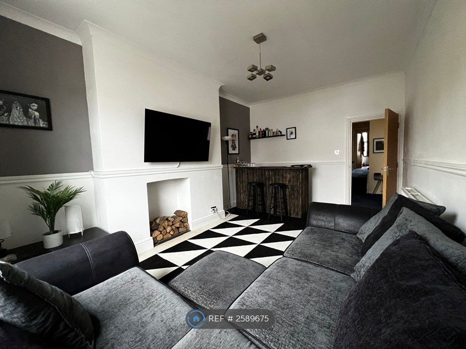 Property photo 1 of 14 Living Room