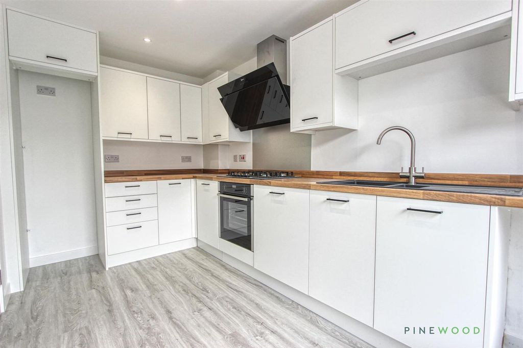 Property photo 3 of 15 Kitchen