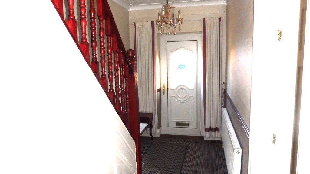 Property photo 2 of 28 Entrance Hall