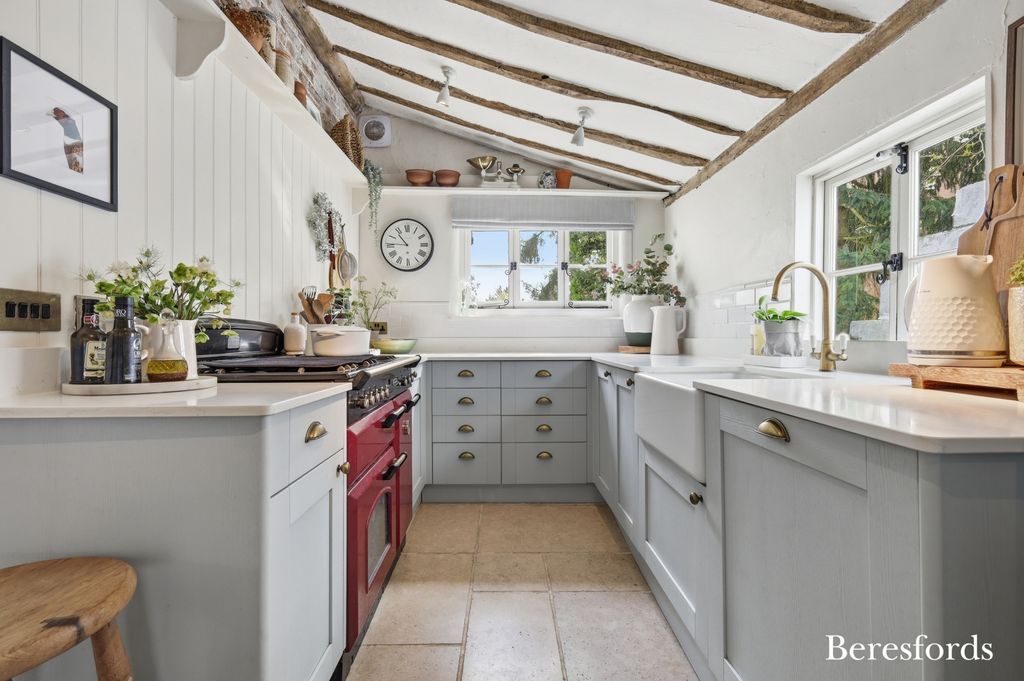 Property photo 2 of 28 Picture No. 18