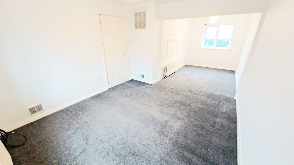 Property photo 2 of 14 20251204_144324