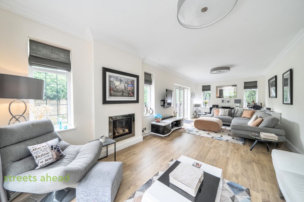 Property photo 3 of 18 990F8674-04B9-48c...