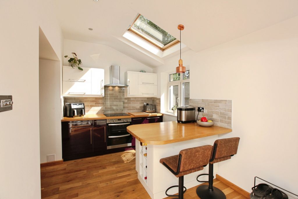 Property photo 2 of 21 Kitchen