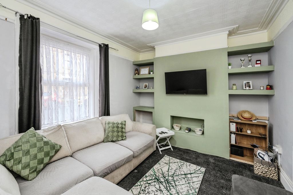 Property photo 2 of 20 Pbox-Img.Jpg