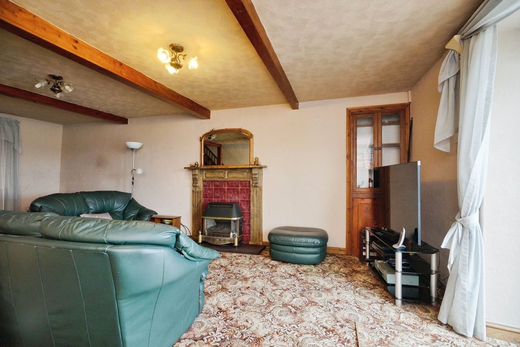 Property photo 3 of 20