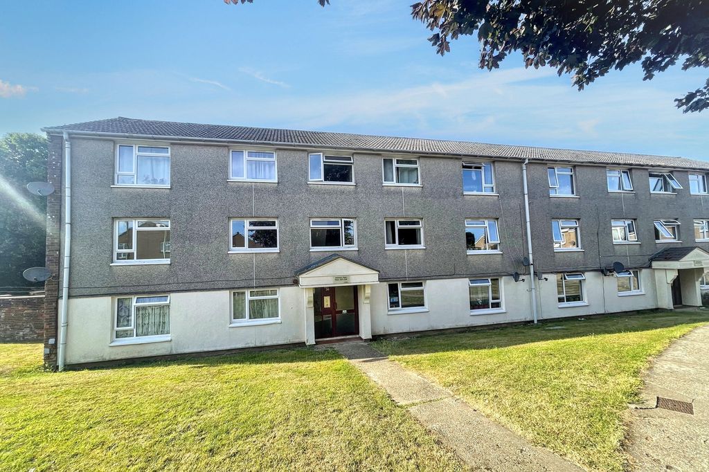 Property photo 1 of 14 233 Henson Park, Chard, Somerset, Ta20 1Np