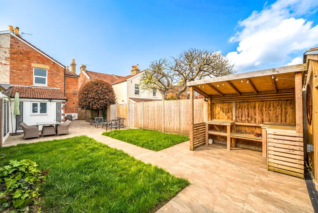 Property photo 3 of 27 Photo 1