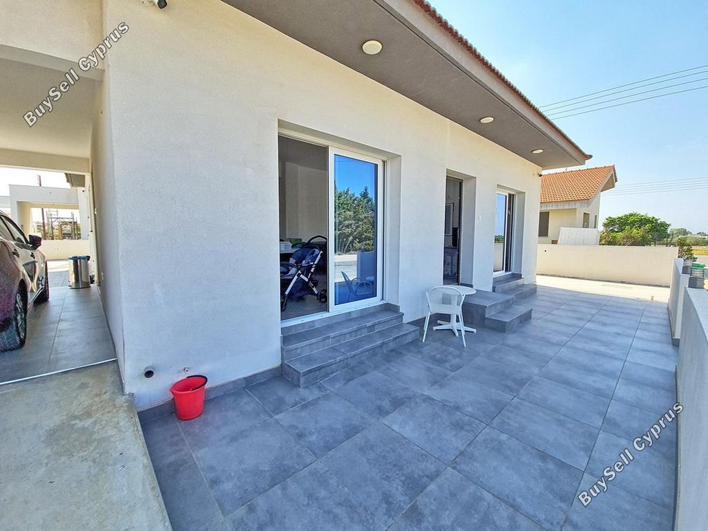 Property photo 2 of 34