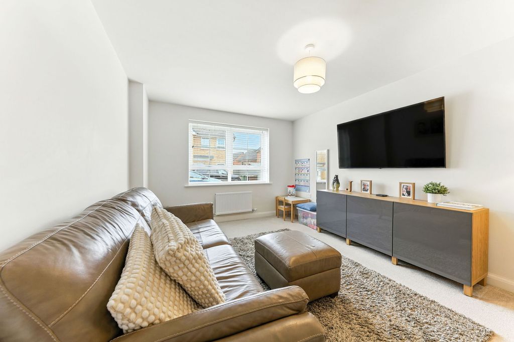 Property photo 2 of 26