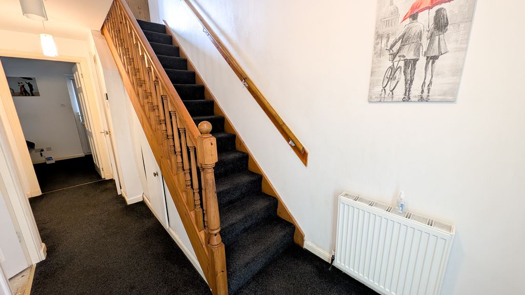 Property photo 2 of 14 Hallway