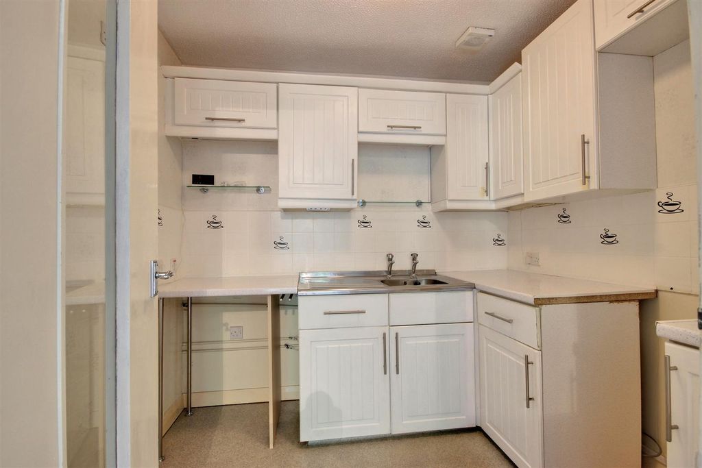 Property photo 3 of 12