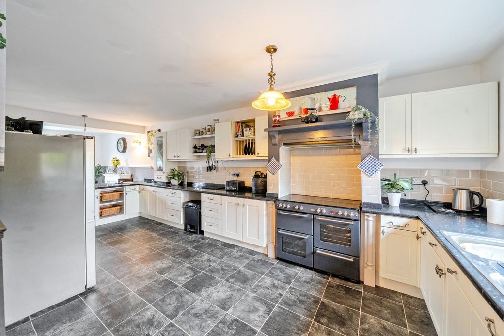 Property photo 3 of 20 Picture No. 18