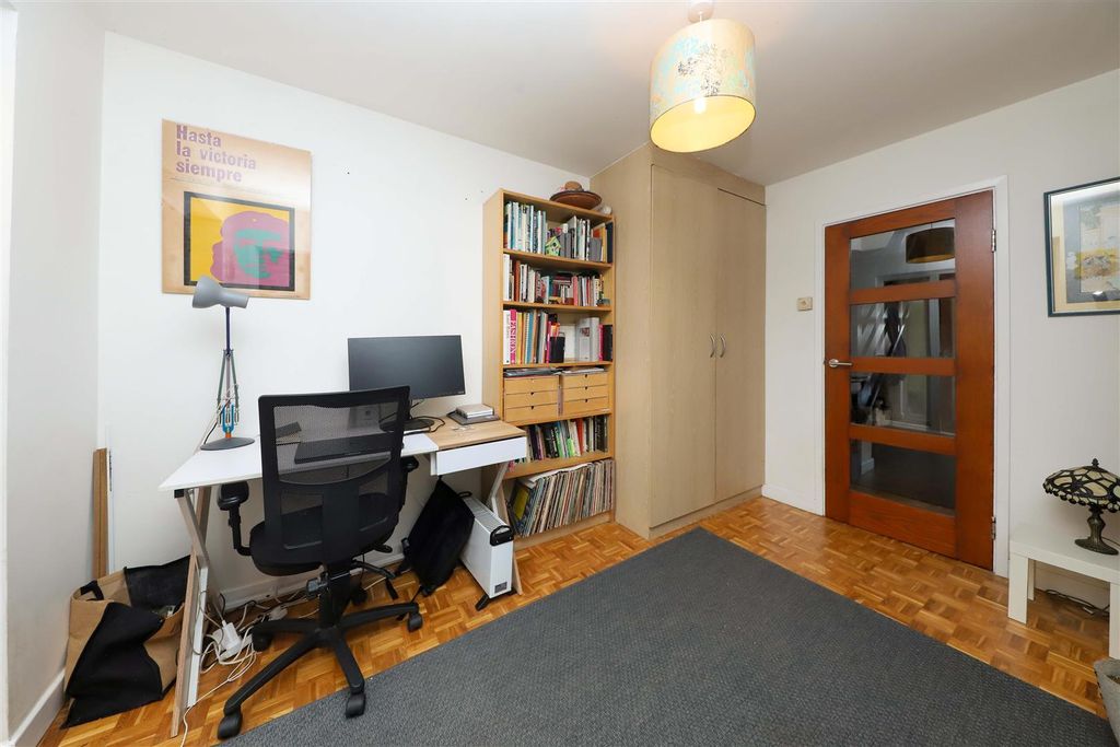 Property photo 3 of 18 Hall