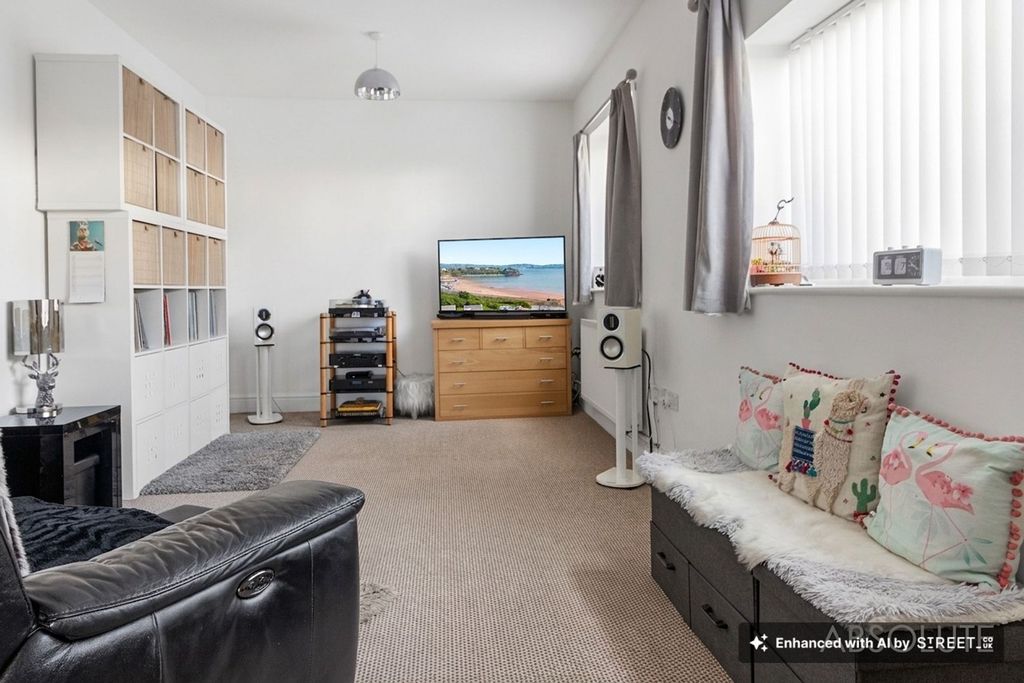 Property photo 3 of 21