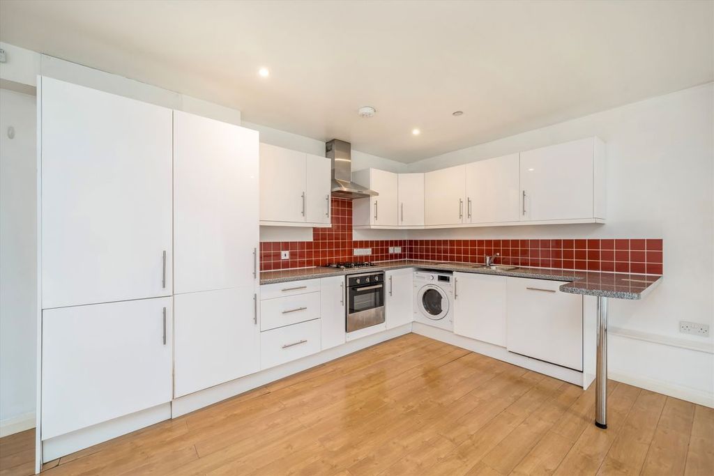 Property photo 2 of 6