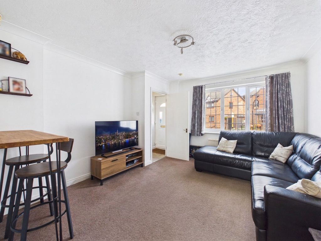 Property photo 2 of 16 Lounge