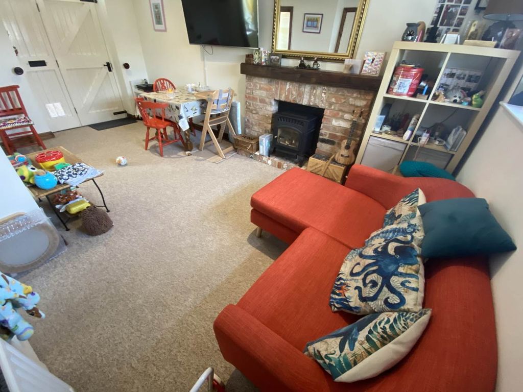 Property photo 3 of 9 Lounge