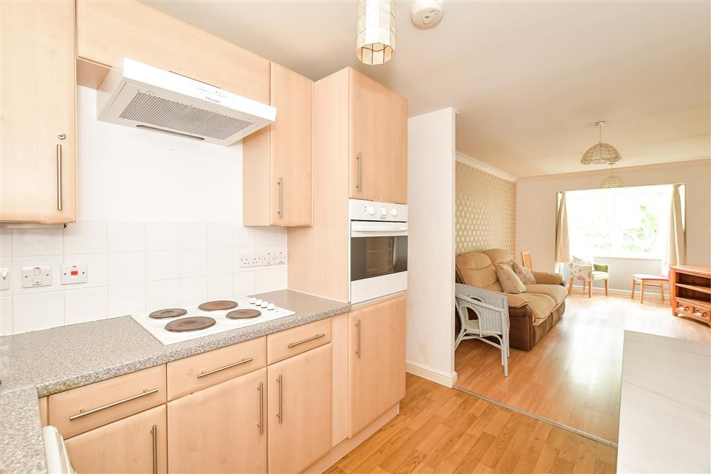 Property photo 3 of 6 Kitchen