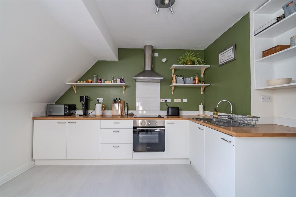 Property photo 2 of 11 16-Untitled-14-Hdr.Jpg