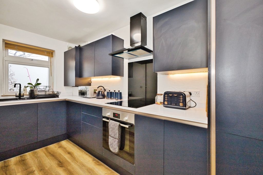 Property photo 2 of 16 Pbox-Img.Jpg