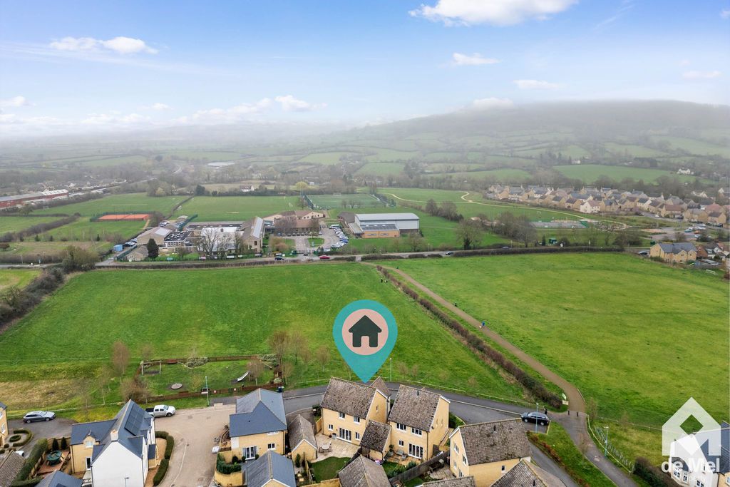 Property photo 3 of 21 Photo 4