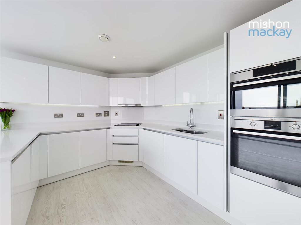 Property photo 2 of 9 Kitchen