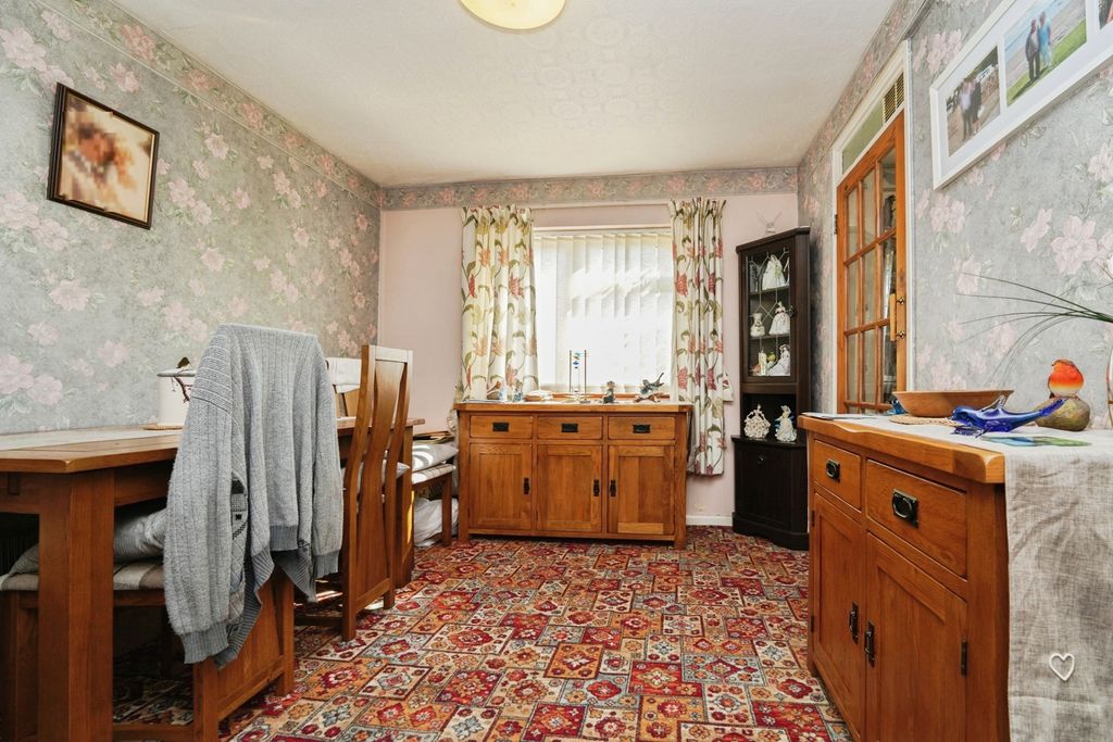 Property photo 2 of 17 Photo