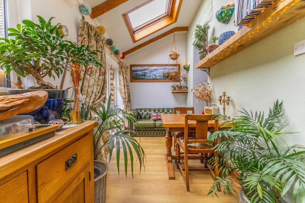 Property photo 3 of 32