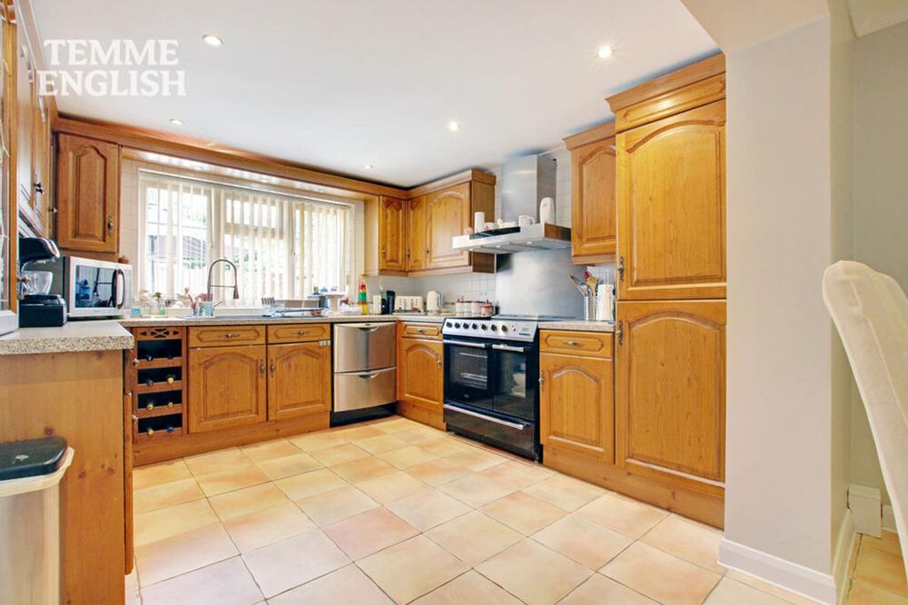 Property photo 3 of 29