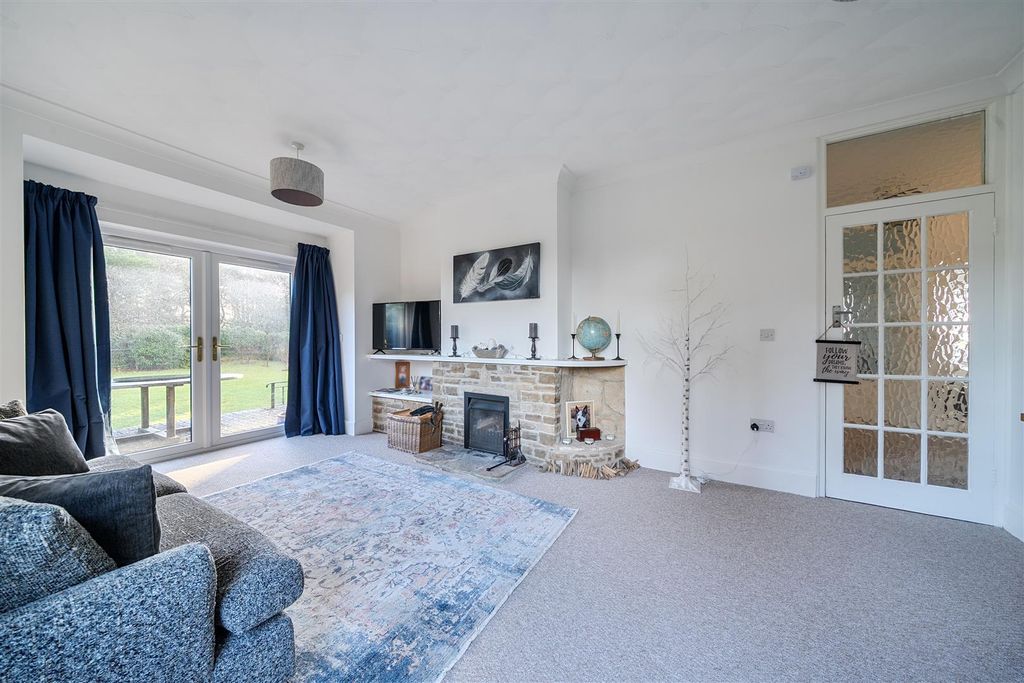 Property photo 3 of 26 Sitting Room